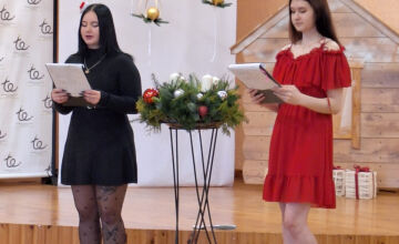 Adventes svecīšu iedegšana