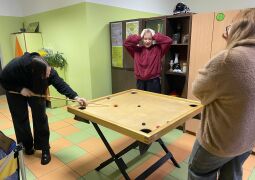 Sacensības novusā jaunietēm